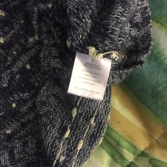 Patterned Sweater - Picture 3 of 4